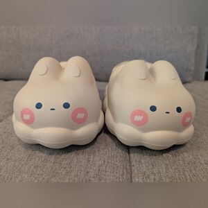 Hilarious Women's Bunny Slippers, Size 7.
